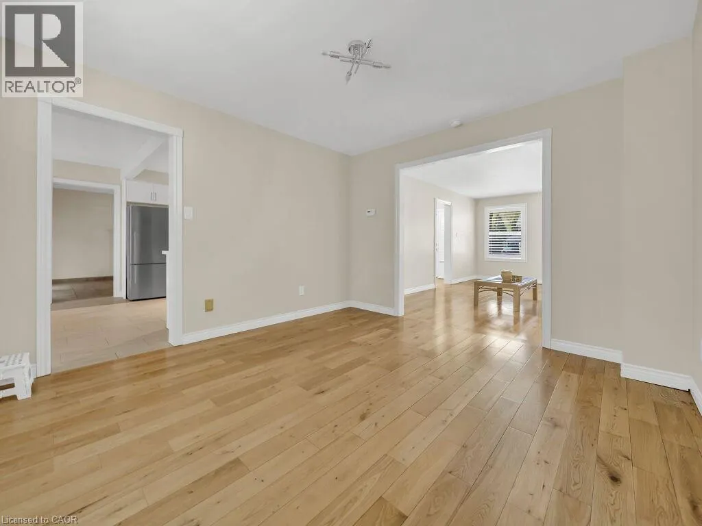 16 GLENNIE Court