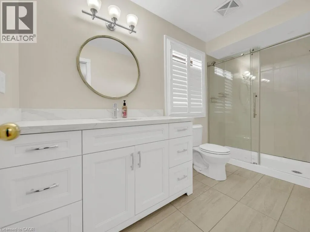 16 GLENNIE Court