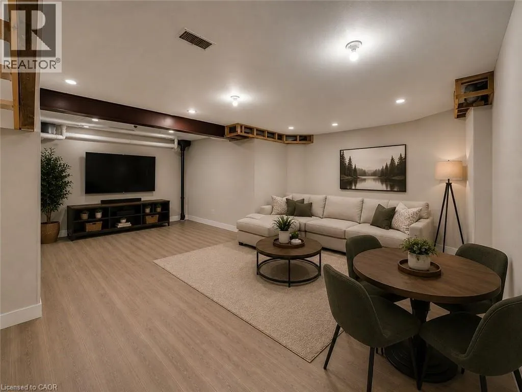 16 GLENNIE Court