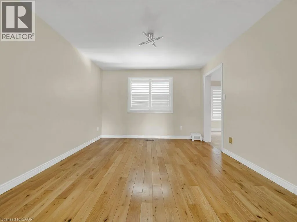 16 GLENNIE Court