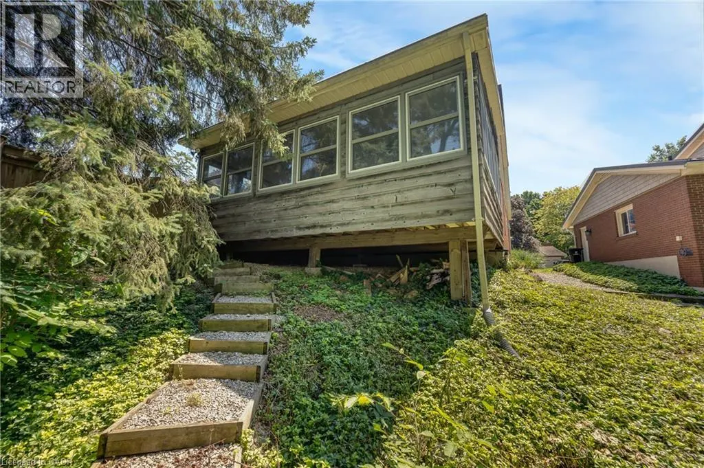 30 WESTWOOD Crescent