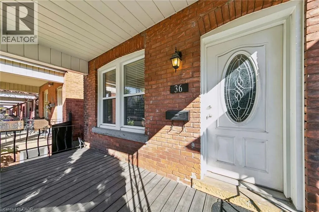 36 HOLTON Avenue N