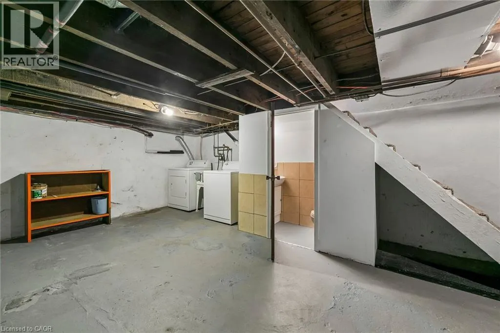 36 HOLTON Avenue N