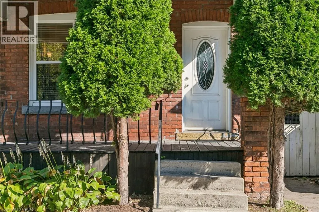 36 HOLTON Avenue N