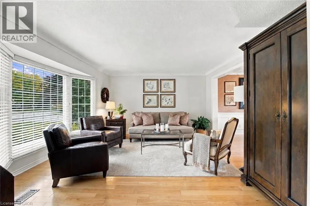 7 COLONEL BUTLER Crescent