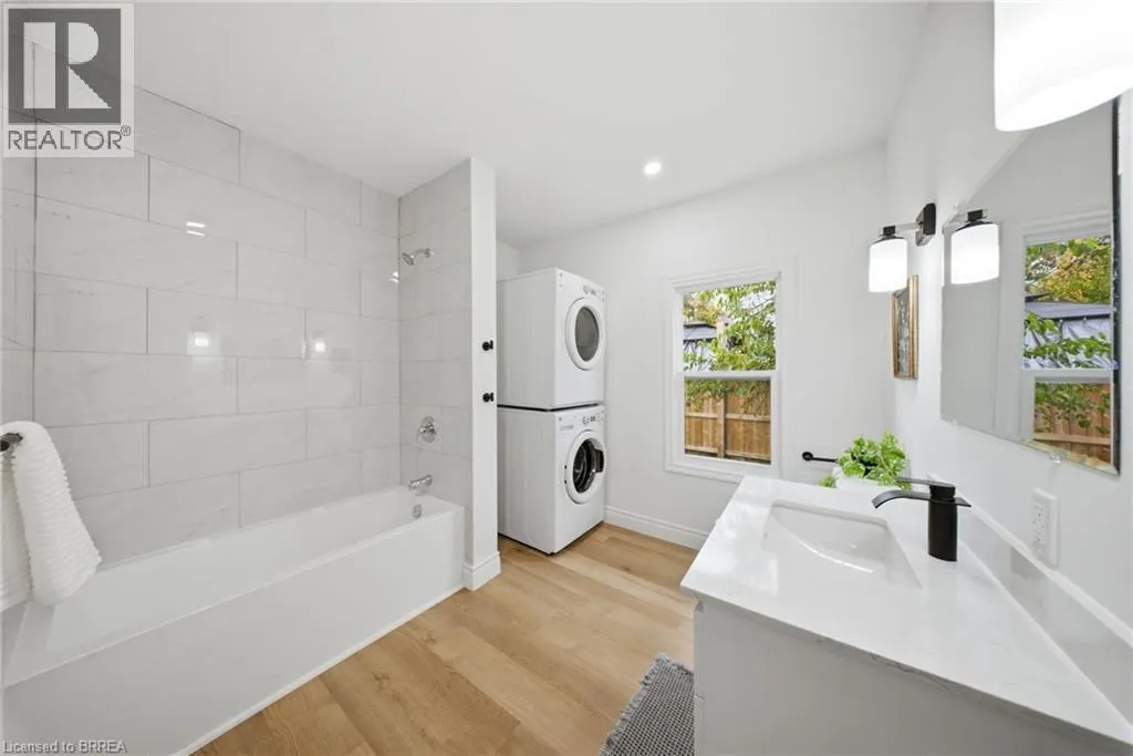 24 PARK Road N