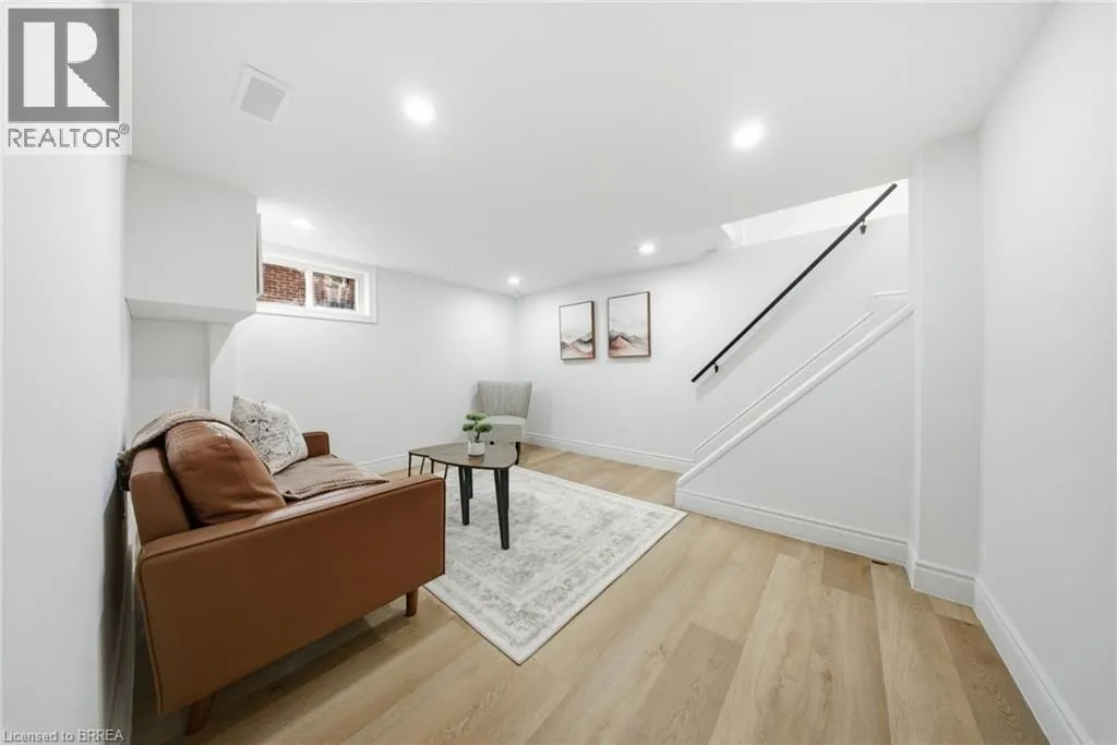 24 PARK Road N