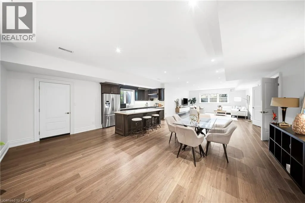 1098 LAKESHORE Road W
