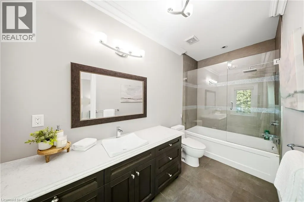 1098 LAKESHORE Road W