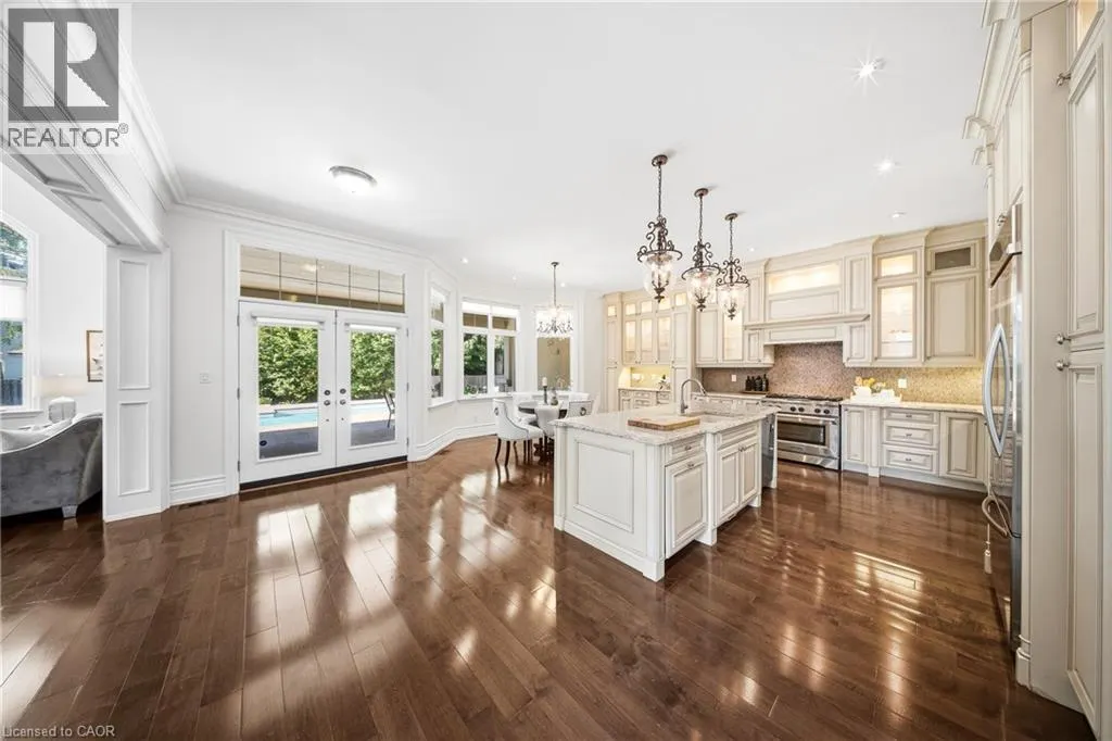 1098 LAKESHORE Road W