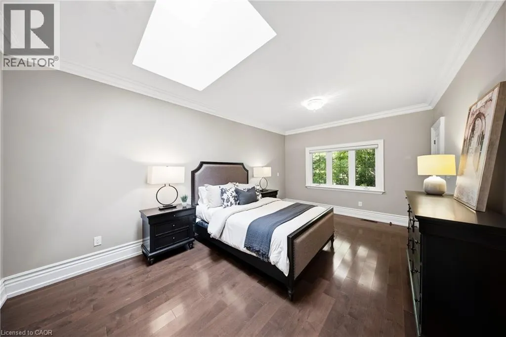 1098 LAKESHORE Road W