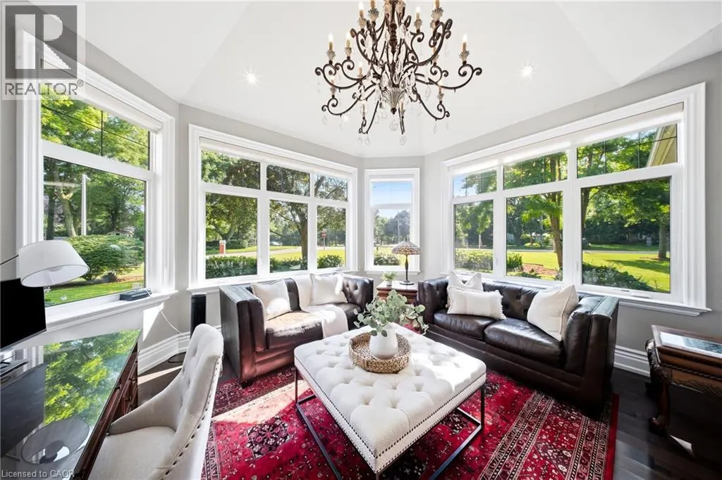 1098 LAKESHORE Road W