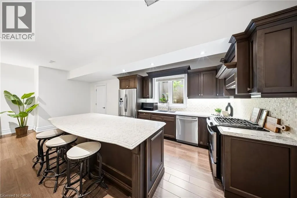 1098 LAKESHORE Road W