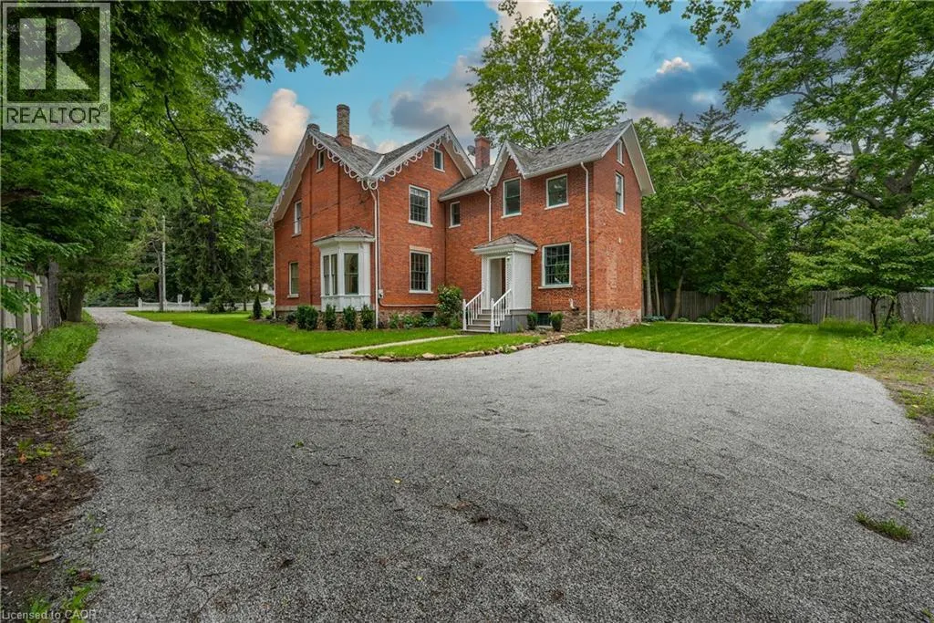 262 MAIN Street W