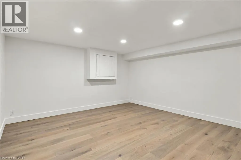 207 LINDEN Drive