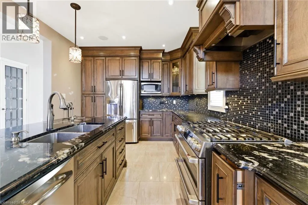 85 HILLCROFT Drive