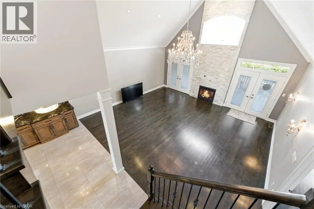 85 HILLCROFT Drive