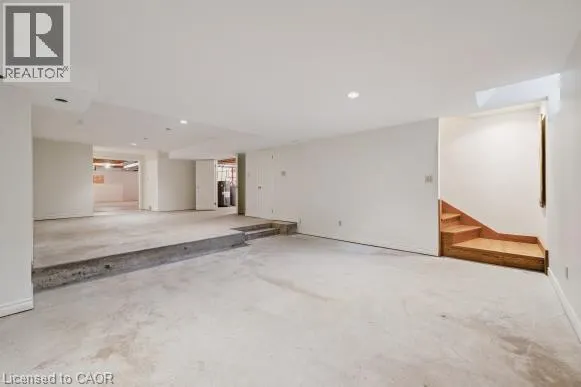 35 HUNTINGDALE Drive