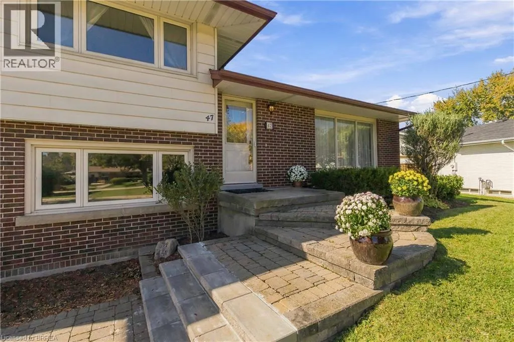 47 EVERGREEN Crescent