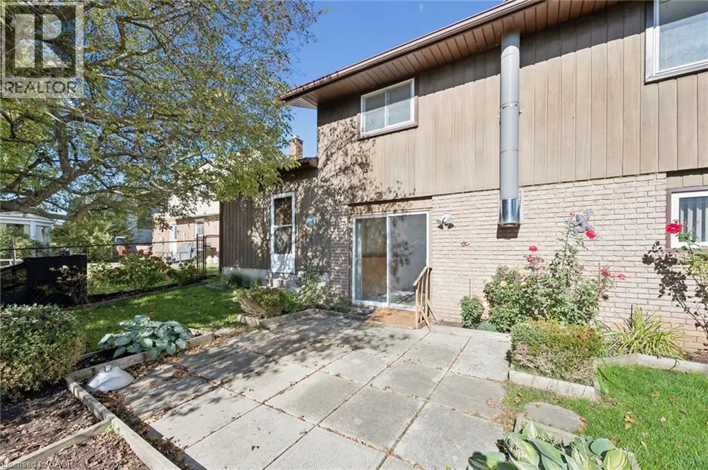 43 LEWIS Crescent