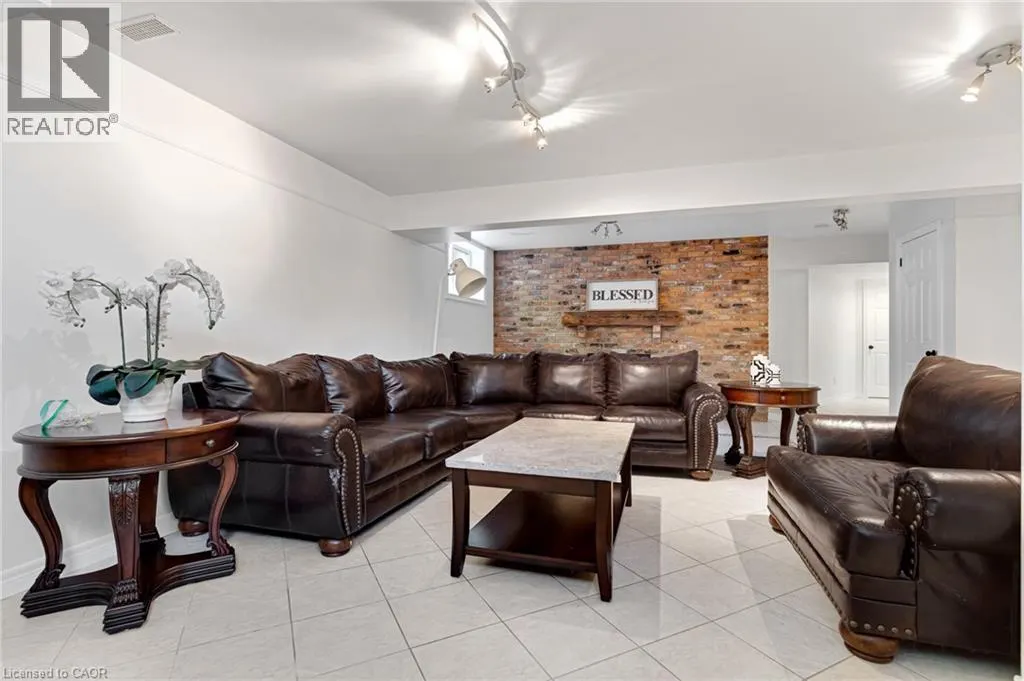 44 PINTAIL Drive