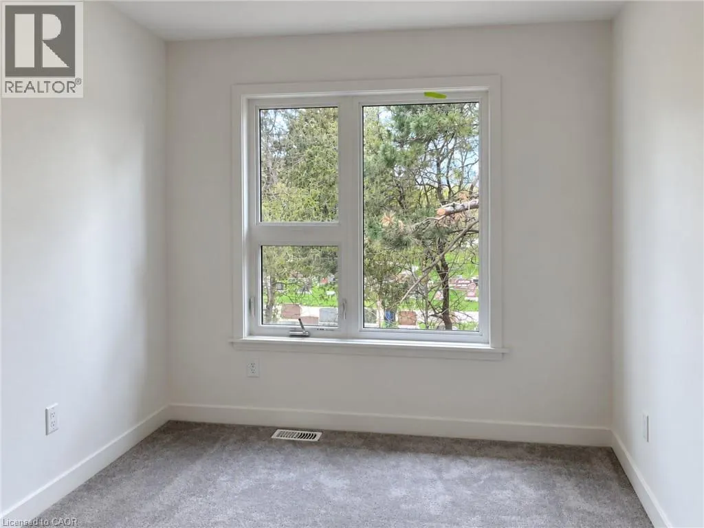 110 FERGUS Avenue Unit# 33 #33