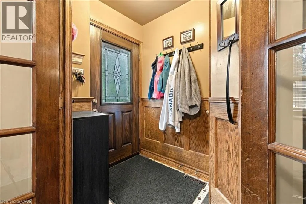 53 PICTON Street W