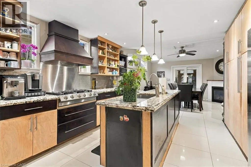53 PICTON Street W