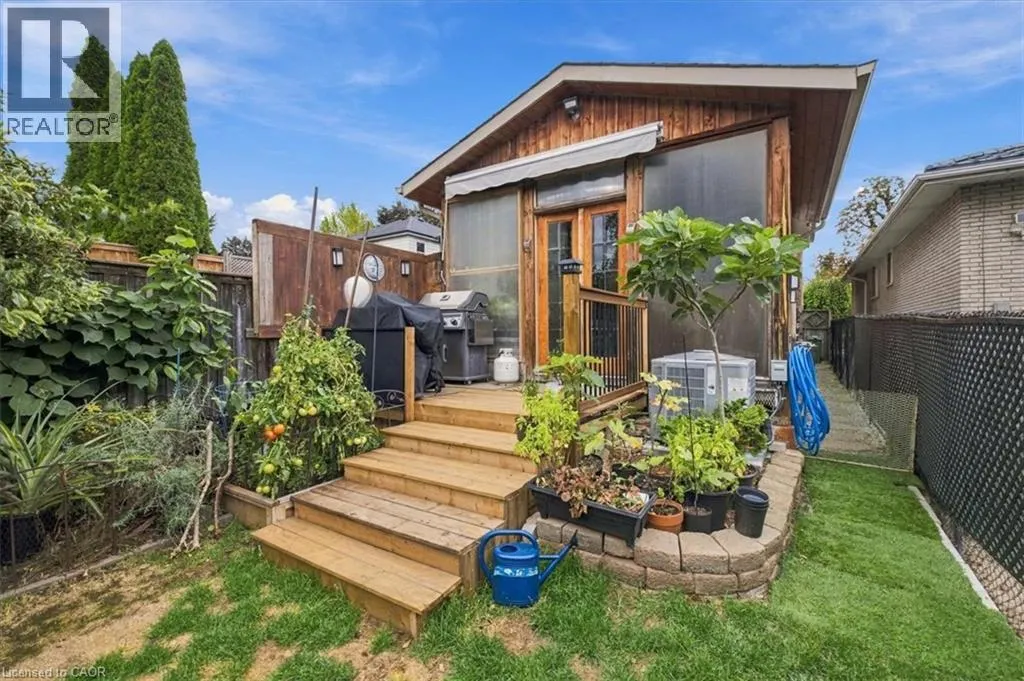 53 PICTON Street W