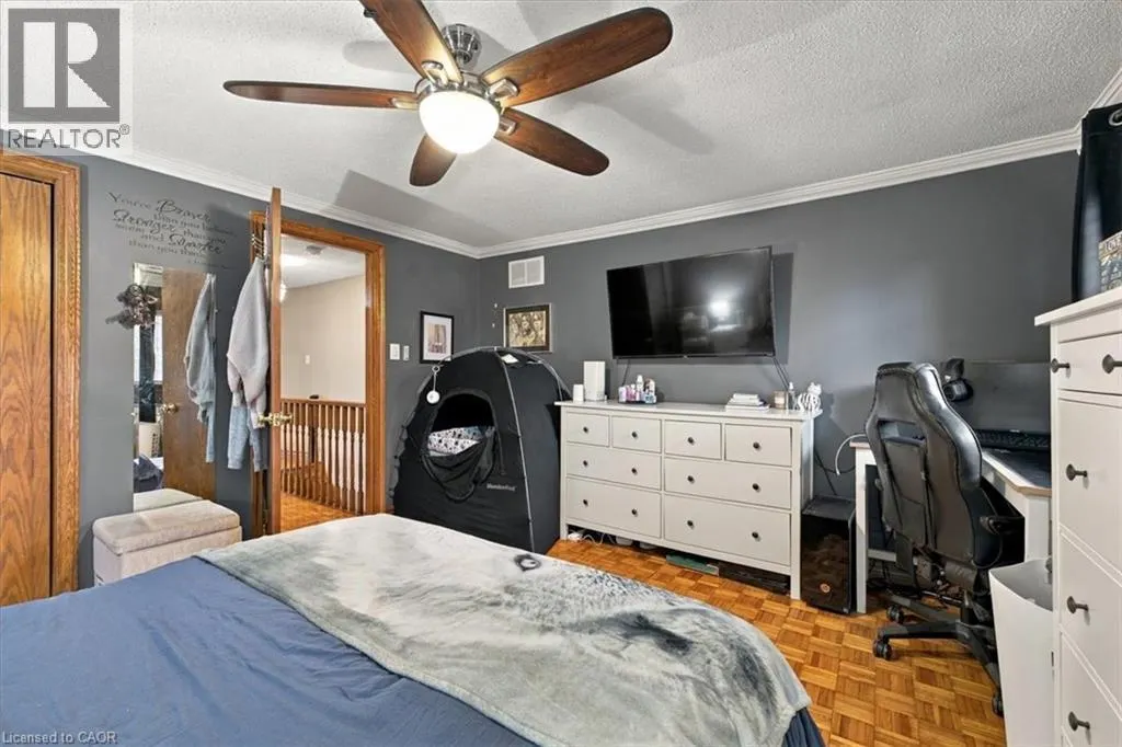 53 PICTON Street W