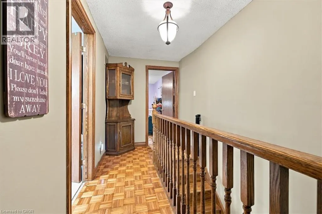 53 PICTON Street W