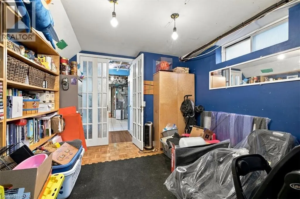 53 PICTON Street W