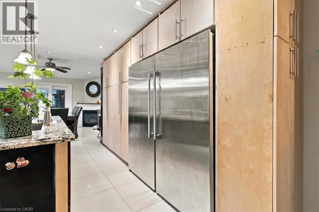 53 PICTON Street W