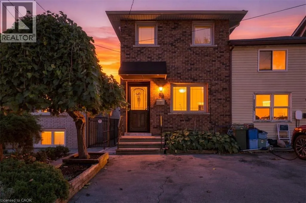 53 PICTON Street W
