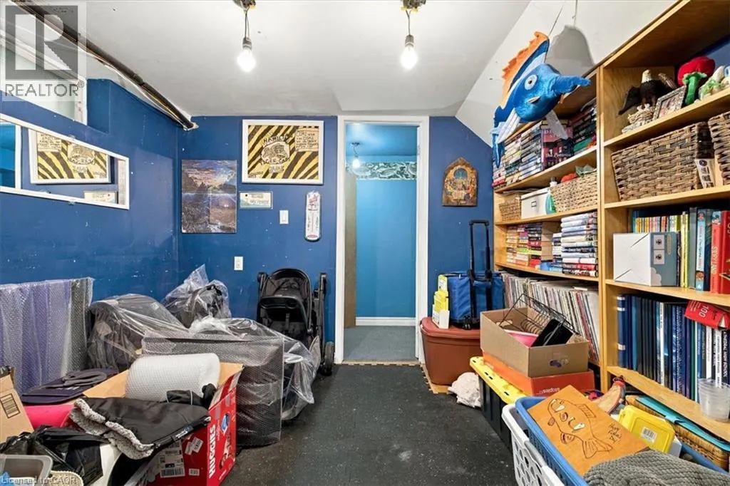 53 PICTON Street W