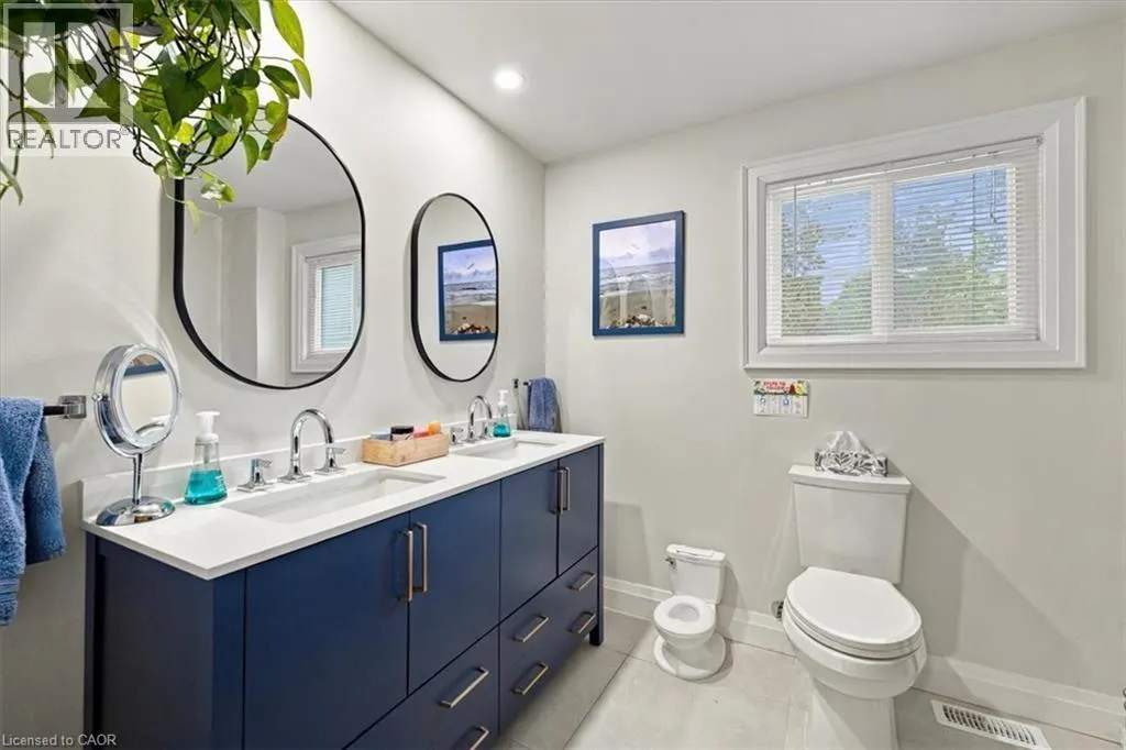 53 PICTON Street W