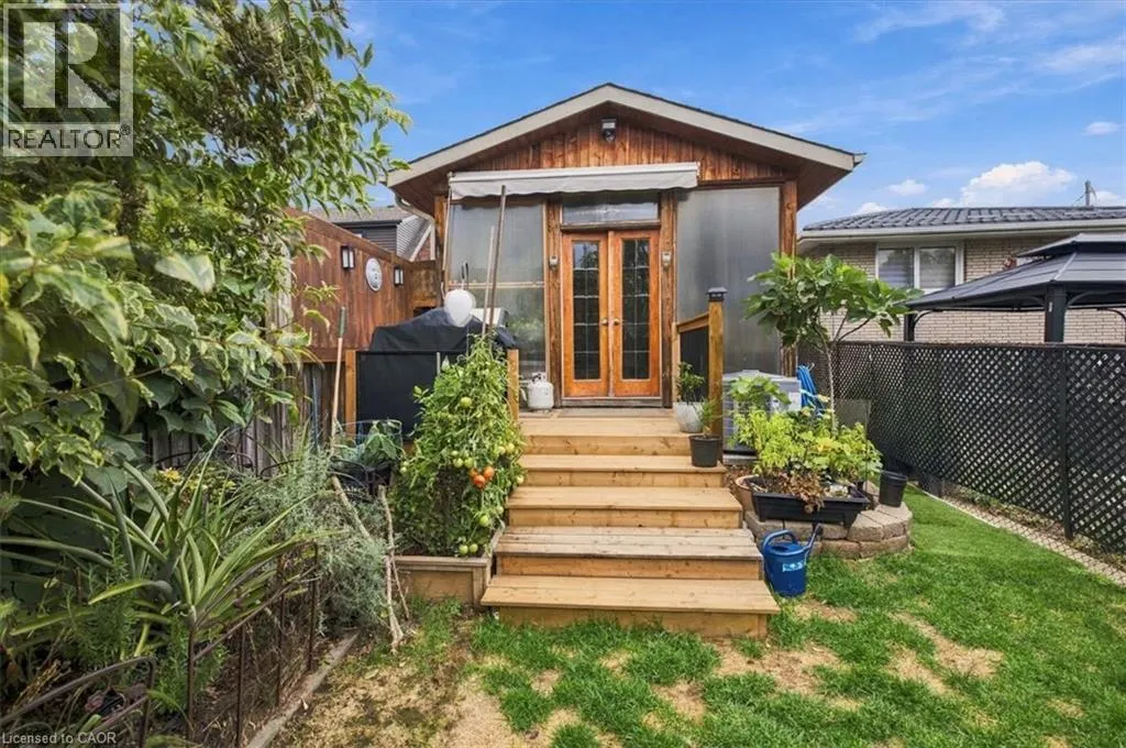 53 PICTON Street W