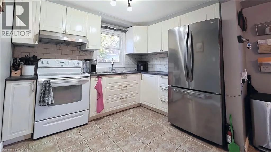 25 TIMBERLANE Crescent