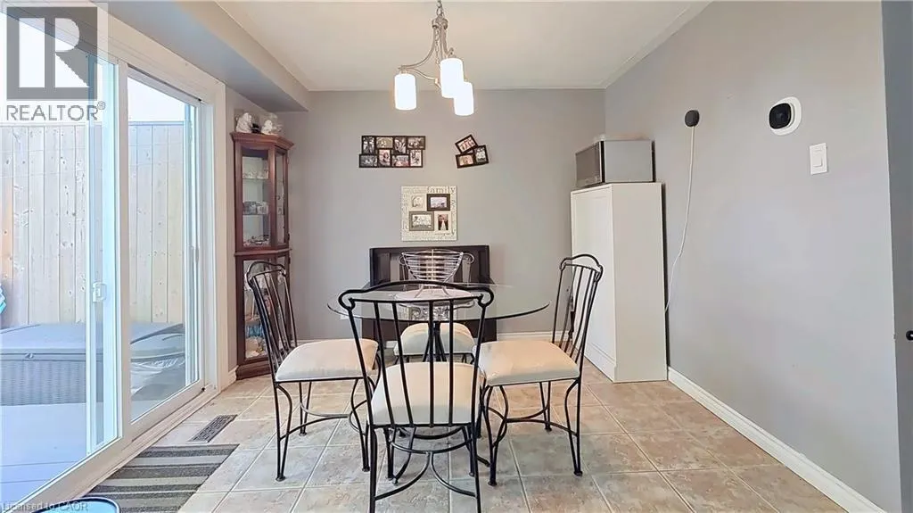 25 TIMBERLANE Crescent
