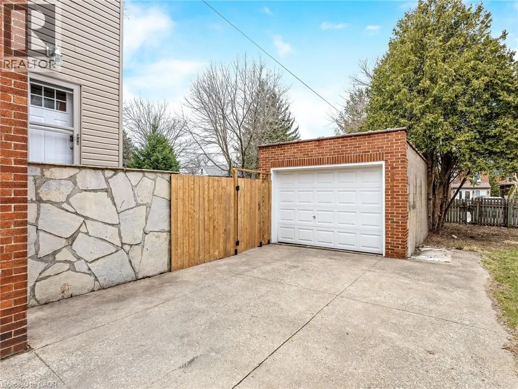 366 ABERDEEN Avenue
