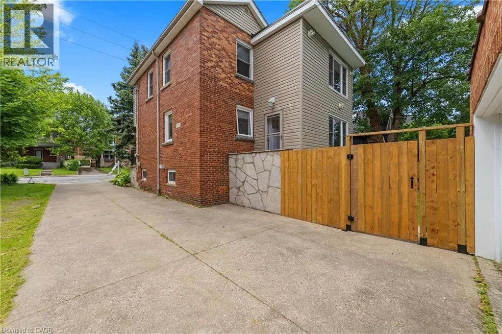 366 ABERDEEN Avenue