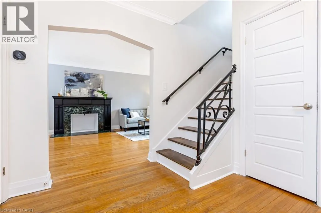366 ABERDEEN Avenue