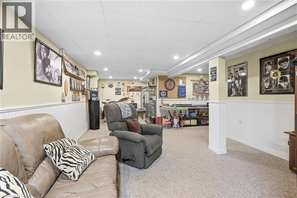 607 CLOVER PARK Crescent