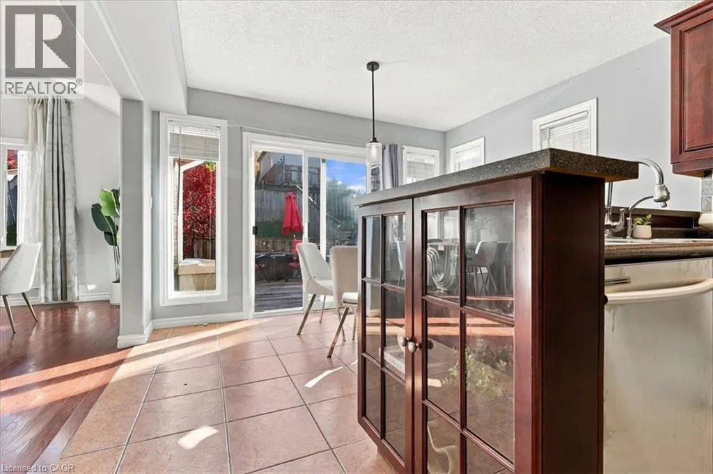 382 MOUNTAIN LAUREL Crescent