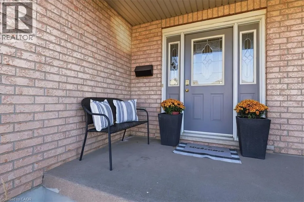 382 MOUNTAIN LAUREL Crescent