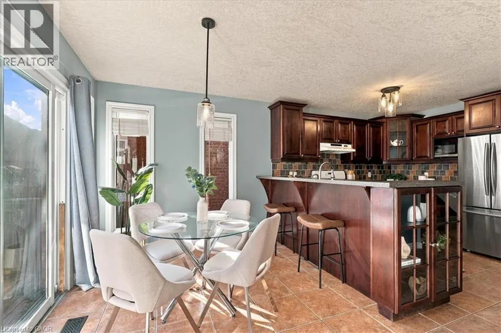 382 MOUNTAIN LAUREL Crescent