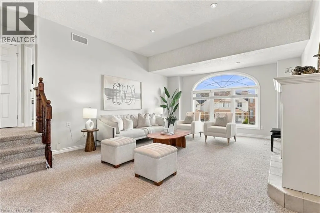 382 MOUNTAIN LAUREL Crescent