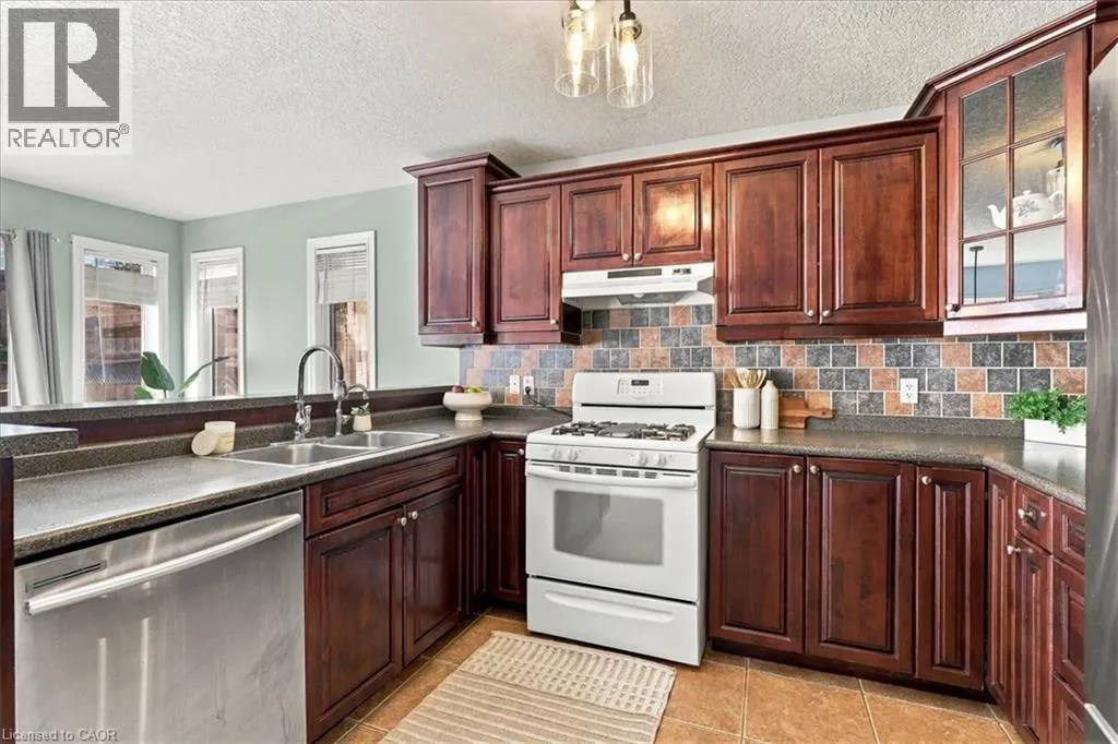 382 MOUNTAIN LAUREL Crescent