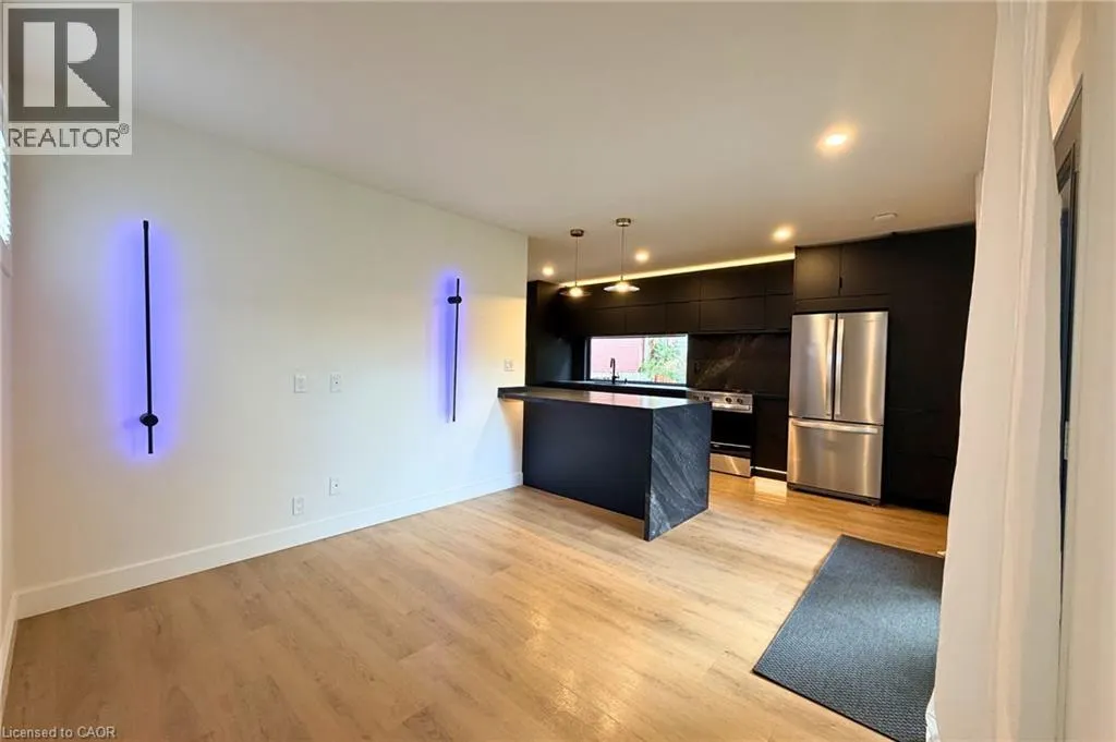 42 1/2 STRATHCONA Avenue