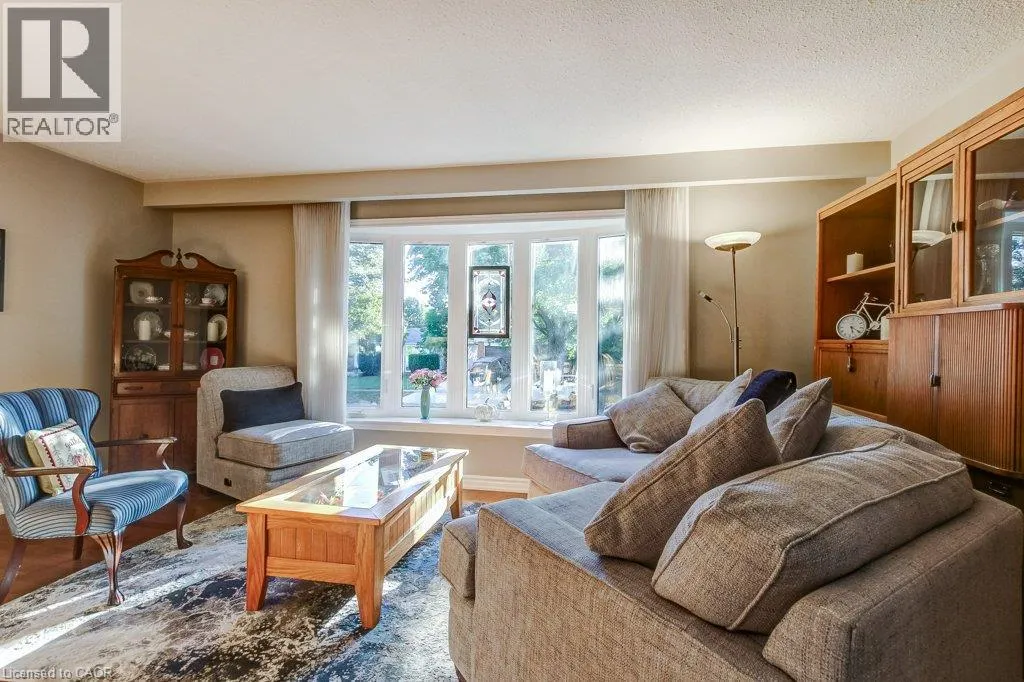 1485 NEWLANDS Crescent